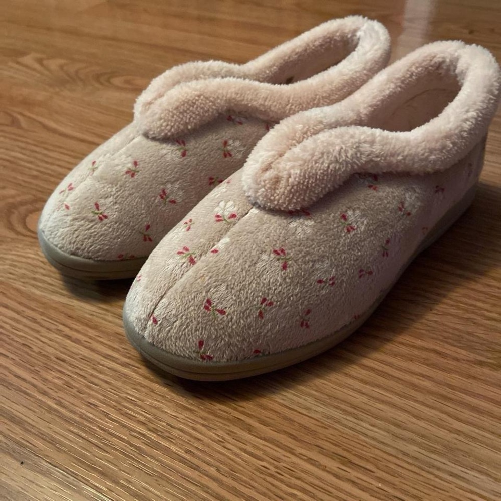 Cozy Pink Floral Women's Slippers